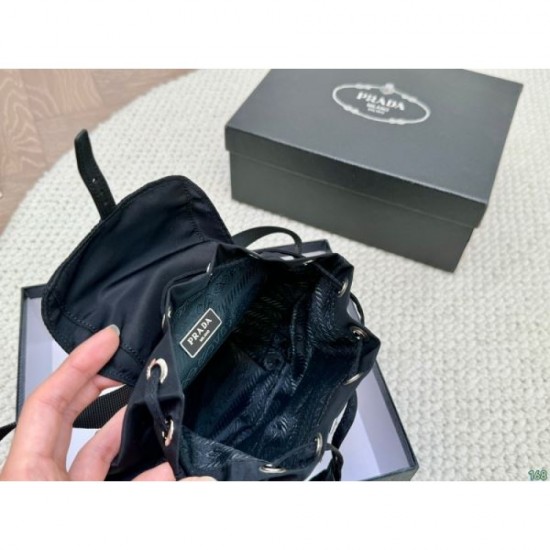 New Spring/Summer Sold Out Magazine 2024SS Backpack PRADA Prada New Spring/Summer Sold Out Magazine 2024SS Backpack PRADA Prada