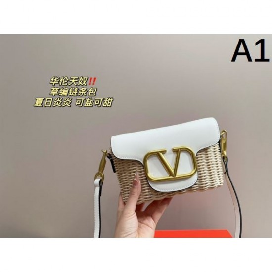 Limited quantity sale 2024SS shoulder bag VALENTINO Valentino Limited quantity sale 2024SS shoulder bag VALENTINO Valentino