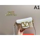 Limited quantity sale 2024SS shoulder bag VALENTINO Valentino Limited quantity sale 2024SS shoulder bag VALENTINO Valentino
