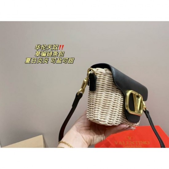 Limited quantity sale 2024SS shoulder bag VALENTINO Valentino Limited quantity sale 2024SS shoulder bag VALENTINO Valentino