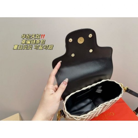 Limited quantity sale 2024SS shoulder bag VALENTINO Valentino Limited quantity sale 2024SS shoulder bag VALENTINO Valentino