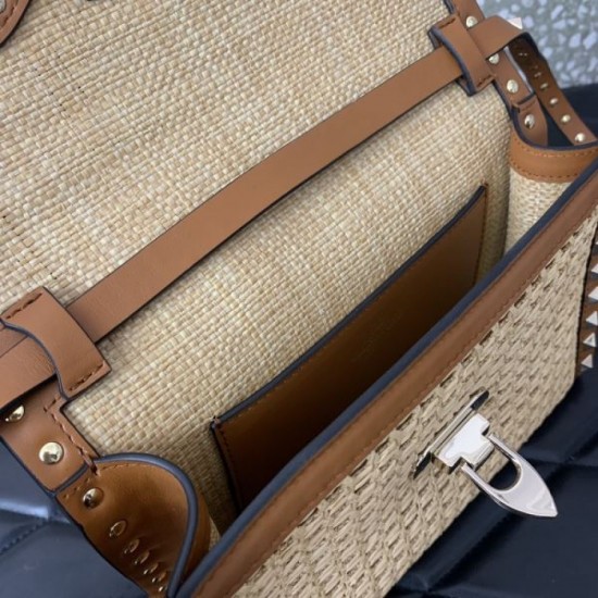 Limited production product 2024SS shoulder bag VALENTINO Valentino Limited production product 2024SS shoulder bag VALENTINO Valentino
