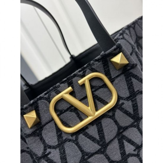 2024SS limited quantity VALENTINO tote bag 2024SS limited quantity VALENTINO tote bag