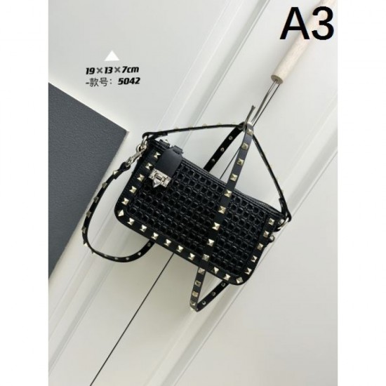 2024SS highly recommended VALENTINO tote bag 2024SS highly recommended VALENTINO tote bag