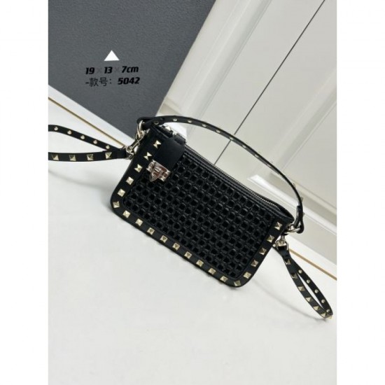 2024SS highly recommended VALENTINO tote bag 2024SS highly recommended VALENTINO tote bag