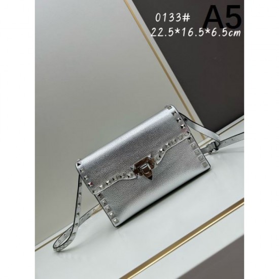 VALENTINO 2024FW highly recommended shoulder bag VALENTINO 2024FW highly recommended shoulder bag