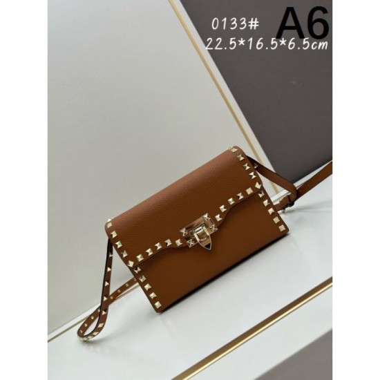 VALENTINO 2024FW highly recommended shoulder bag VALENTINO 2024FW highly recommended shoulder bag