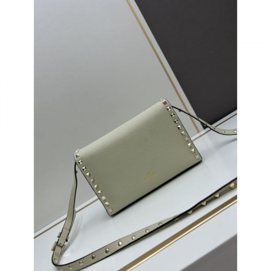 VALENTINO 2024FW highly recommended shoulder bag VALENTINO 2024FW highly recommended shoulder bag