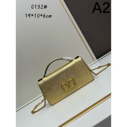 VALENTINO 2024FW Attractive shoulder bag