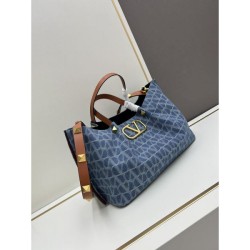 VALENTINO 2024FW Highly Utilized Tote Bag