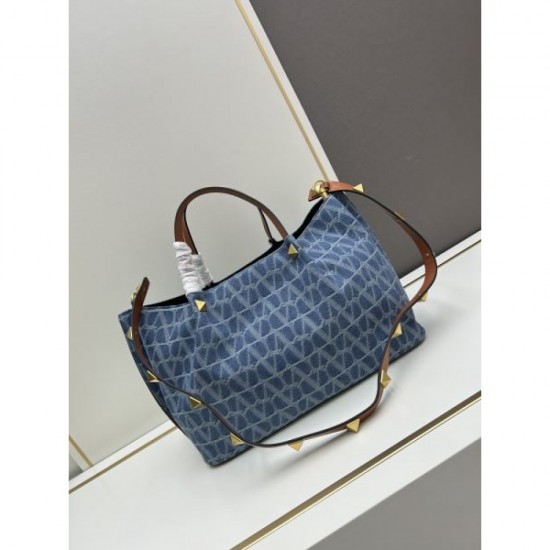 VALENTINO 2024FW Highly Utilized Tote Bag VALENTINO 2024FW Highly Utilized Tote Bag