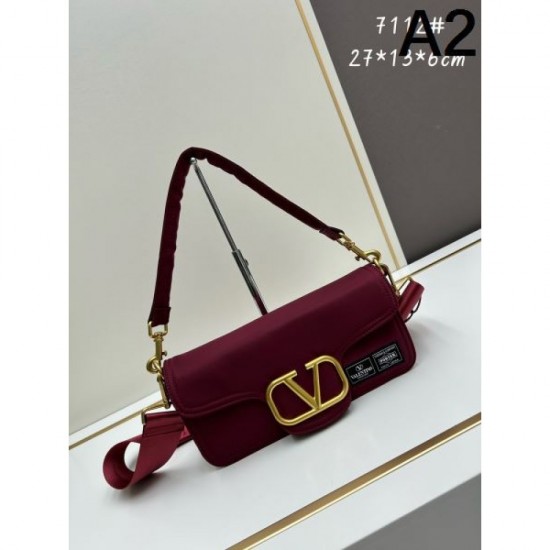VALENTINO 2024FW hugely popular tote bag VALENTINO 2024FW hugely popular tote bag