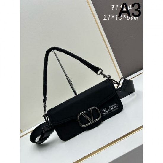 VALENTINO 2024FW hugely popular tote bag VALENTINO 2024FW hugely popular tote bag