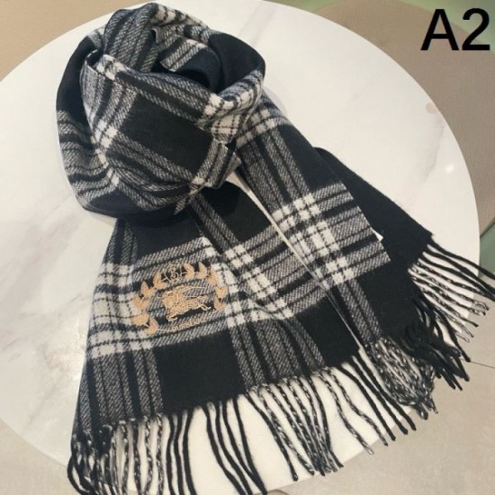 2024FW Scarf BURBERRY Transform into a beautiful outfit 2024FW Scarf BURBERRY Transform into a beautiful outfit