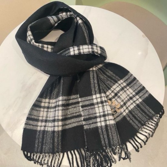 2024FW Scarf BURBERRY Transform into a beautiful outfit 2024FW Scarf BURBERRY Transform into a beautiful outfit