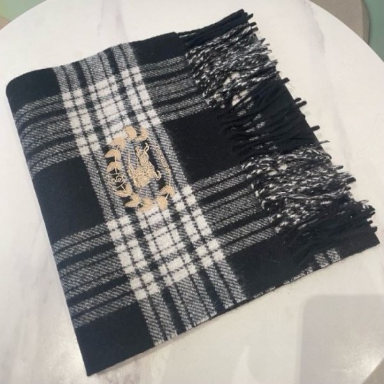2024FW Scarf BURBERRY Transform into a beautiful outfit 2024FW Scarf BURBERRY Transform into a beautiful outfit