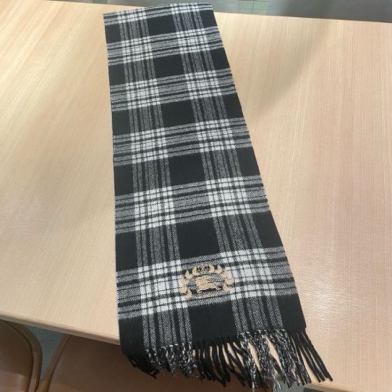 2024FW Scarf BURBERRY Transform into a beautiful outfit 2024FW Scarf BURBERRY Transform into a beautiful outfit