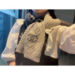 2024FW Scarf CHANEL Chanel gives the impression of a fashionable expert