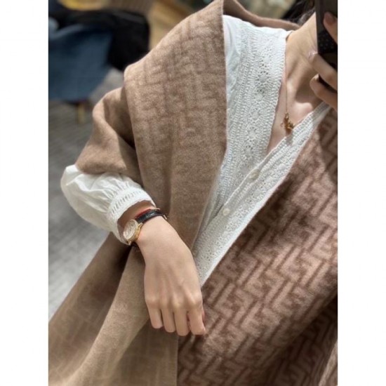 2024FW Scarf FENDI Fashion sense is skyrocketing! 2024FW Scarf FENDI Fashion sense is skyrocketing!
