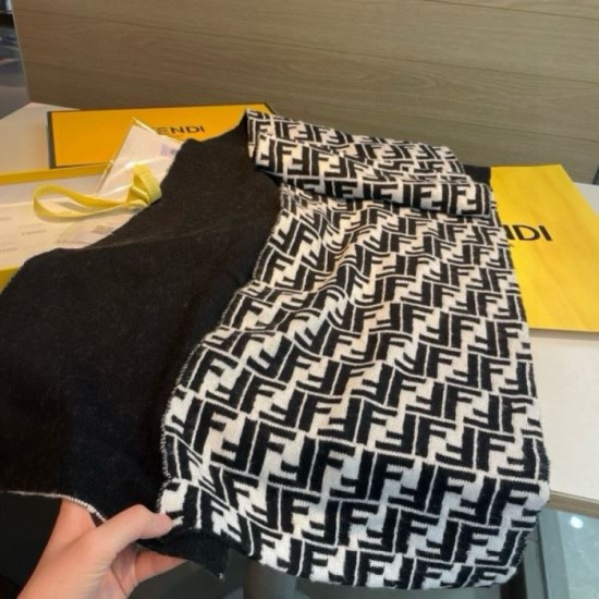 2024FW Scarf FENDI Wear with a beautiful impression 2024FW Scarf FENDI Wear with a beautiful impression