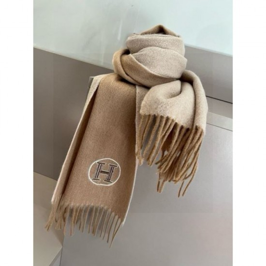 2024FW Scarf HERMES Recommended as a present or gift 2024FW Scarf HERMES Recommended as a present or gift