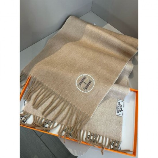 2024FW Scarf HERMES Recommended as a present or gift 2024FW Scarf HERMES Recommended as a present or gift