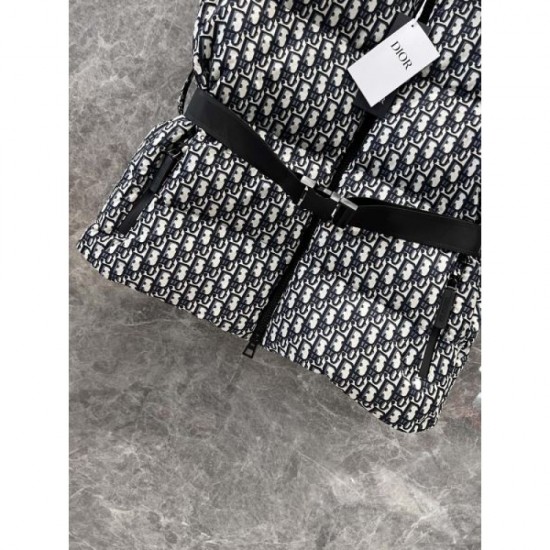 DIOR Cotton vest 2024FW Eye-catching style this winter DIOR Cotton vest 2024FW Eye-catching style this winter