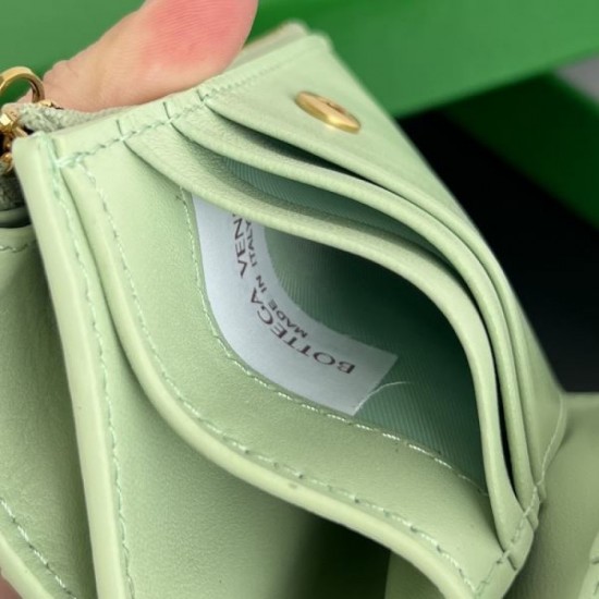 BOTTEGA VENETA Bottega Veneta 2024FW Overwhelming Luxury Bifold Wallet BOTTEGA VENETA Bottega Veneta 2024FW Overwhelming Luxury Bifold Wallet