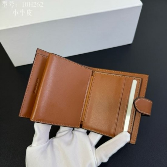 CELINE 2024SS Bi-fold wallet continues to attract attention CELINE 2024SS Bi-fold wallet continues to attract attention
