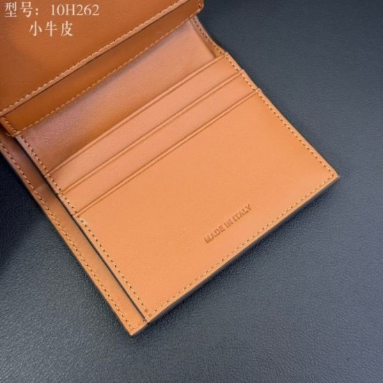 CELINE 2024SS Bi-fold wallet continues to attract attention CELINE 2024SS Bi-fold wallet continues to attract attention