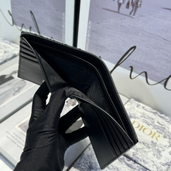 DIOR 2024SS Bi-fold wallet that looks more attractive this year DIOR 2024SS Bi-fold wallet that looks more attractive this year