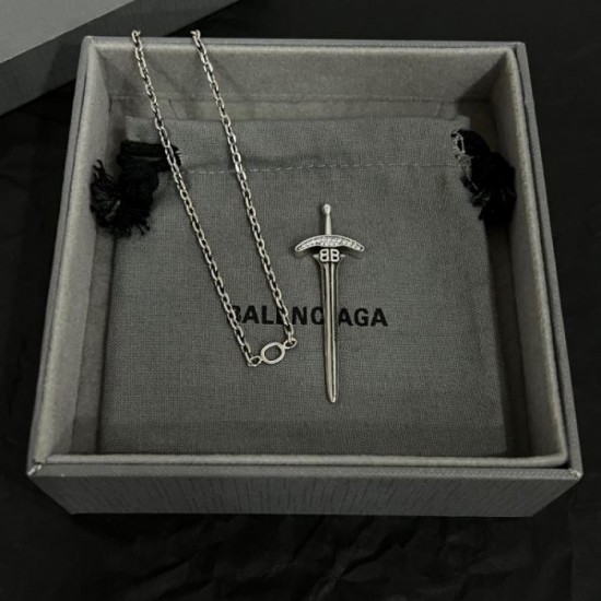 2024SS necklace BALENCIAGA continues to attract attention in spring and summer 2024SS necklace BALENCIAGA continues to attract attention in spring and summer