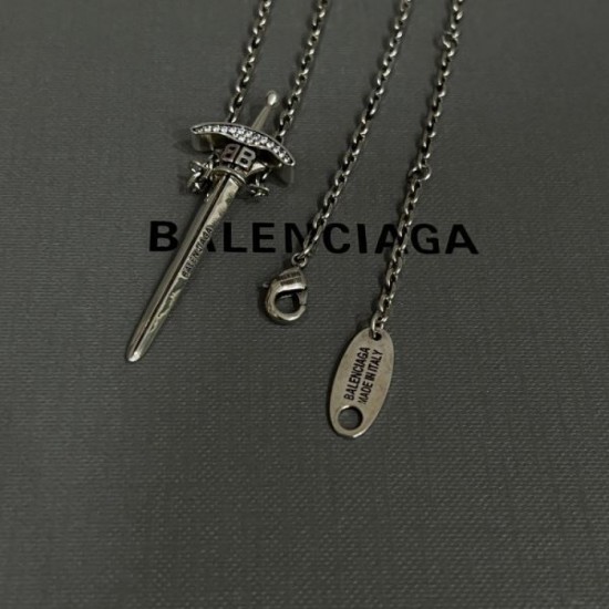 2024SS necklace BALENCIAGA continues to attract attention in spring and summer 2024SS necklace BALENCIAGA continues to attract attention in spring and summer