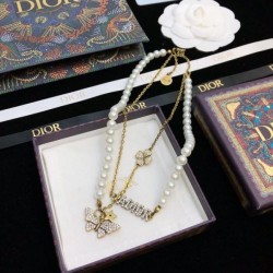 DIOR 2024SS Necklace that has a lot of users