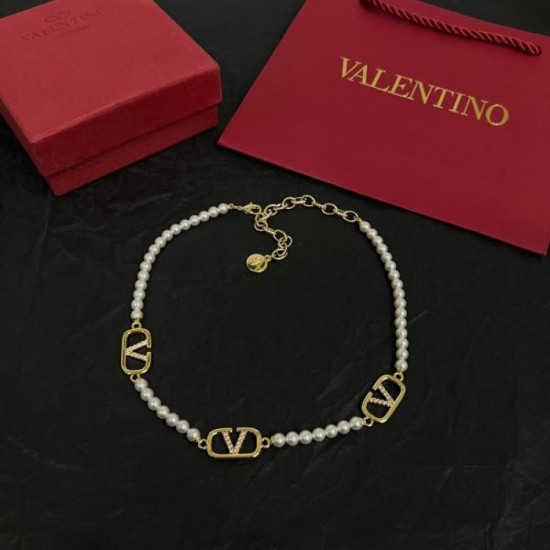 VALENTINO Popular Elegant 2024SS Necklace VALENTINO Popular Elegant 2024SS Necklace