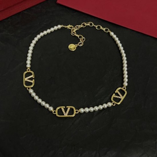 VALENTINO Popular Elegant 2024SS Necklace VALENTINO Popular Elegant 2024SS Necklace