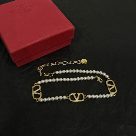 VALENTINO Popular Elegant 2024SS Necklace VALENTINO Popular Elegant 2024SS Necklace