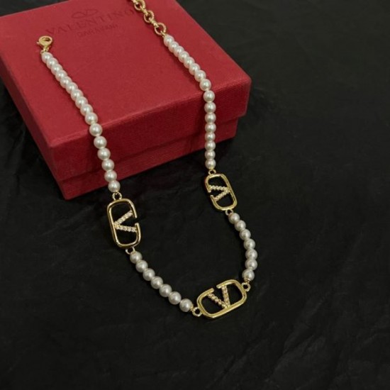 VALENTINO Popular Elegant 2024SS Necklace VALENTINO Popular Elegant 2024SS Necklace