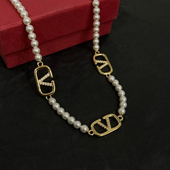 VALENTINO Popular Elegant 2024SS Necklace VALENTINO Popular Elegant 2024SS Necklace