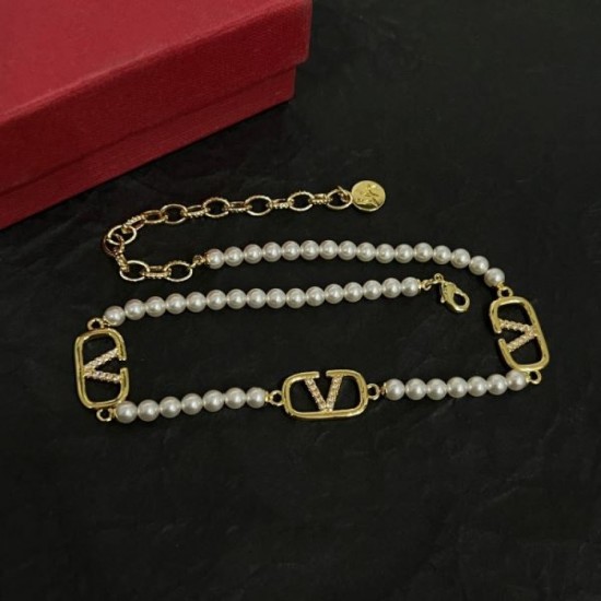 VALENTINO Popular Elegant 2024SS Necklace VALENTINO Popular Elegant 2024SS Necklace