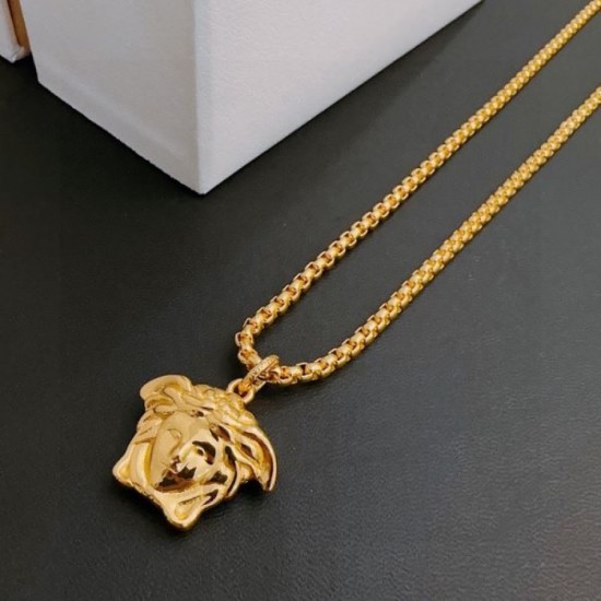 VERSACE For those who want a classic 2024SS necklace VERSACE For those who want a classic 2024SS necklace