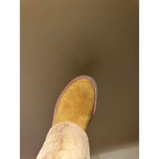 CELINE 2024FW Women's boots are gaining attention now. CELINE 2024FW Women's boots are gaining attention now.