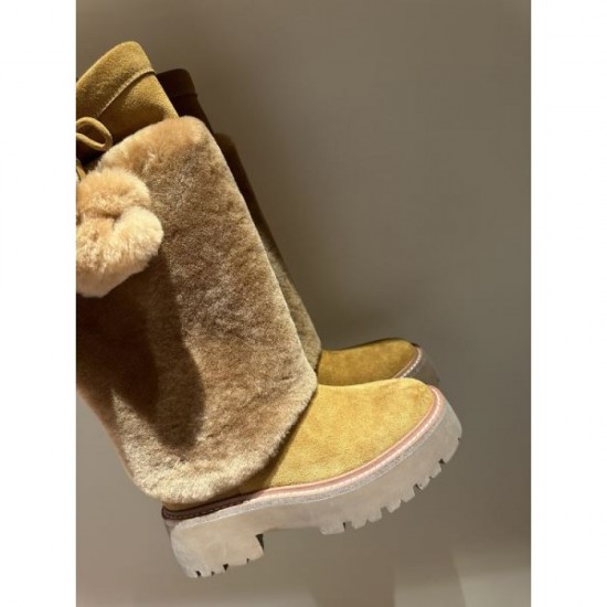 CELINE 2024FW Women's boots are gaining attention now. CELINE 2024FW Women's boots are gaining attention now.
