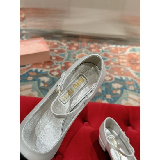2024SS Enjoy fashion! MIU MIU Women's sneakers 2024SS Enjoy fashion! MIU MIU Women's sneakers
