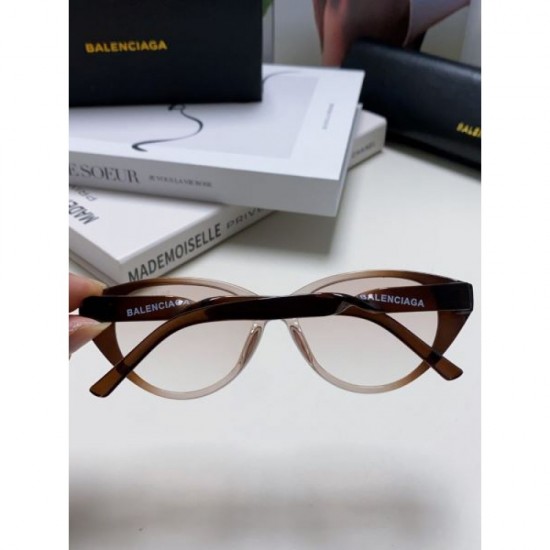 BALENCIAGA Balenciaga 2024SS sunglasses transform into a beautiful outfit BALENCIAGA Balenciaga 2024SS sunglasses transform into a beautiful outfit
