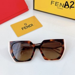 PRADA 2024SS sunglasses have a fashionable feel this season