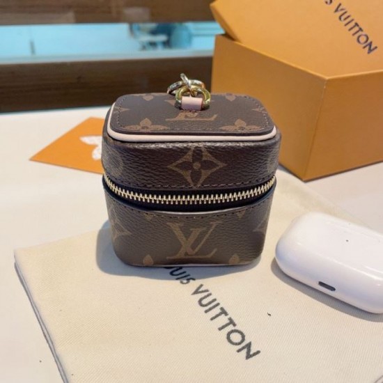 2024SS Keychain LOUIS VUITTON In Stock Immediately Available 2024SS Keychain LOUIS VUITTON In Stock Immediately Available