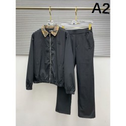 2025 Fall/Winter Top/Bottom Set BURBERRY Burberry A stylish color that can be worn in a variety of ways
