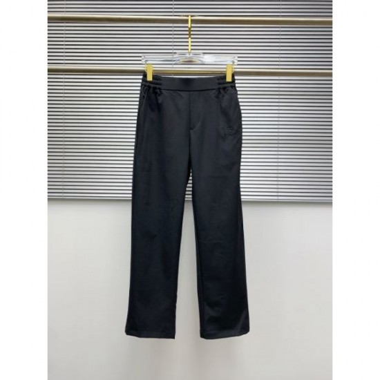 2025 Fall/Winter Top/Bottom Set BURBERRY Burberry A stylish color that can be worn in a variety of ways 2025 Fall/Winter Top/Bottom Set BURBERRY Burberry A stylish color that can be worn in a variety of ways