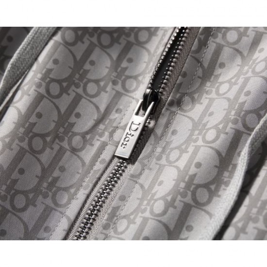 DIOR 2025 Fall/Winter Coat Perfect for an elegant winter look DIOR 2025 Fall/Winter Coat Perfect for an elegant winter look